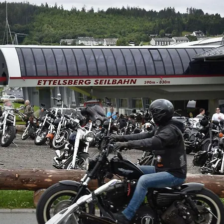 Pensjonat Gaestehaus Kramer - Emde 3*